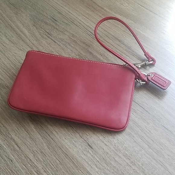 EUC Coach soft leather wristlet - Picture 2 of 7